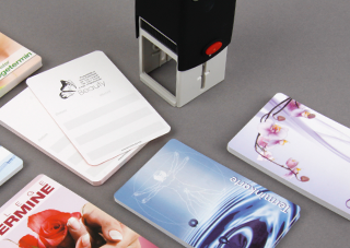 Warum sollte man Terminkarten mit eigenem Logo bedrucken lassen?