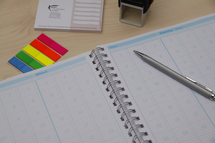 Tagesplaner und Terminplaner mit Uhrzeiten für perfekte Organisation